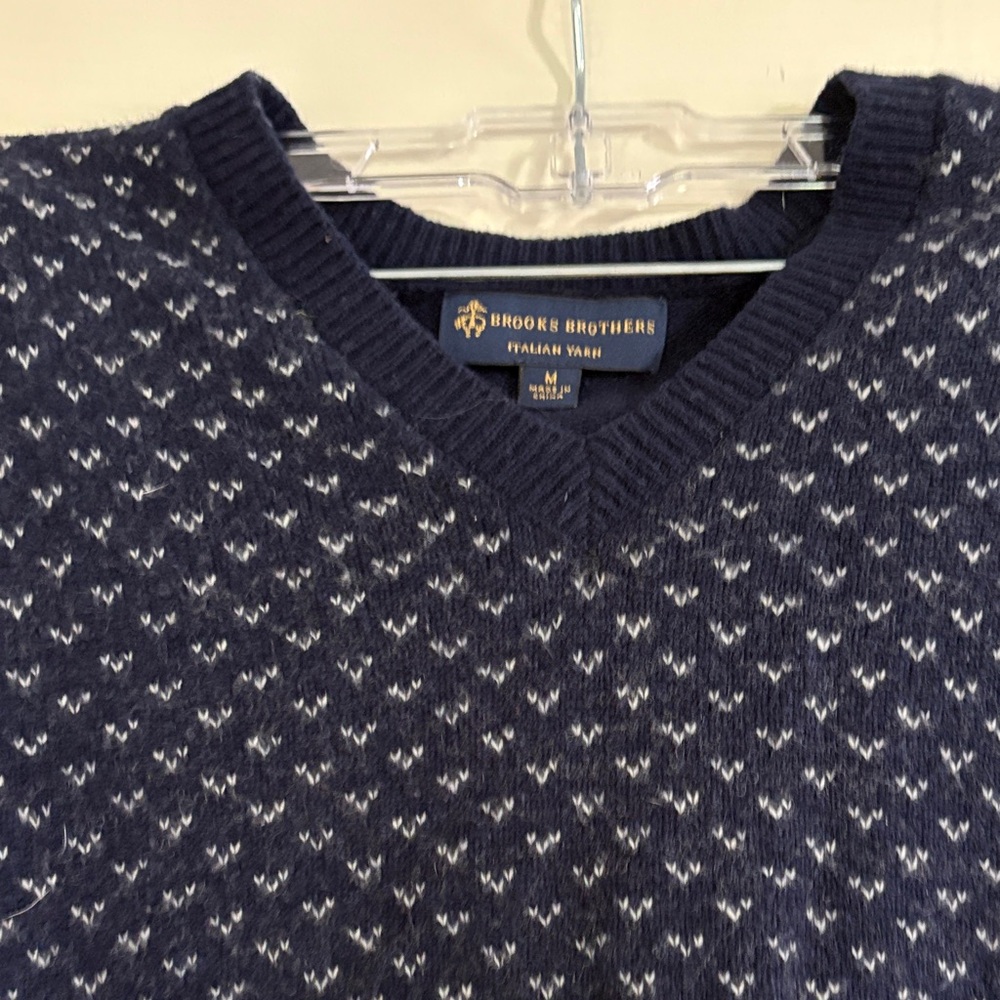 Brooks Brothers Men's V-Neck Sweater in Dark Blue and White
